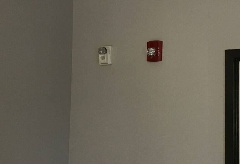 جناح لذوى الاحتياجات الخاصة, Comfort Suites Mcdonough Atlanta South