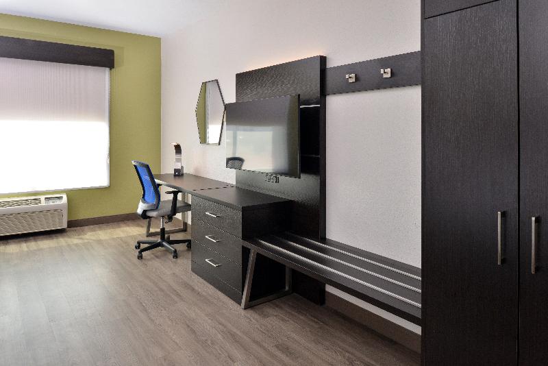 Номер Стандарт Адаптированный для Инвалидов, Holiday Inn Express Hotel & Suites Royse City   Rockwallrockwall   Royse City, An Ihg
