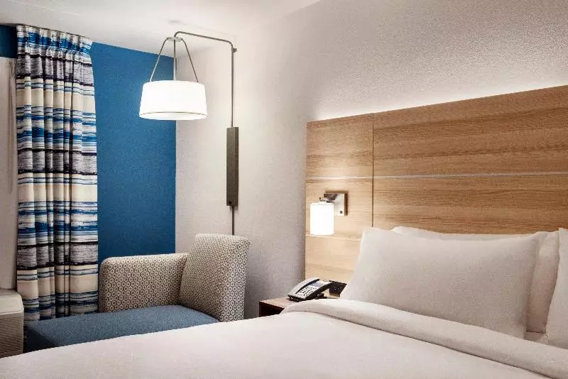 キングサイズベッドのスタンダードルーム, Holiday Inn Express Dumfries Quantico, An Ihg