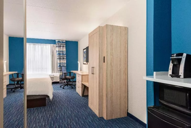 キングサイズベッドのスタンダードルーム, Holiday Inn Express Dumfries Quantico, An Ihg