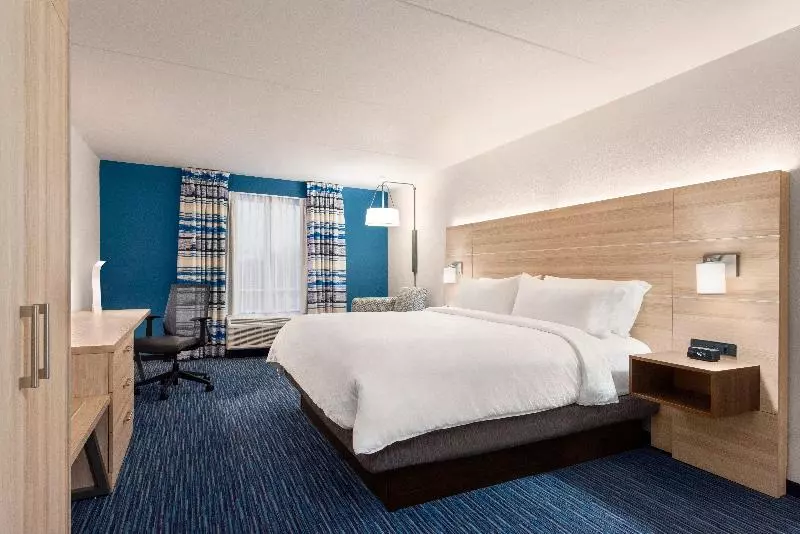 キングサイズベッドのスタンダードルーム, Holiday Inn Express Dumfries Quantico, An Ihg