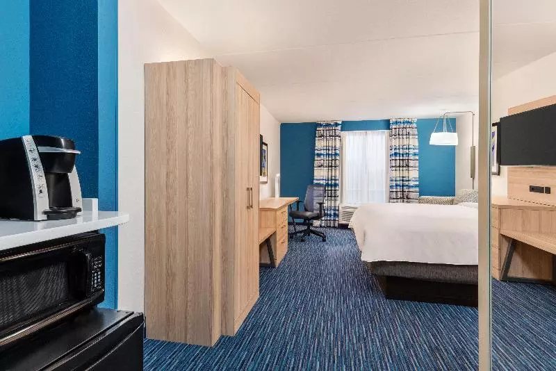 キングサイズベッドのスタンダードルーム, Holiday Inn Express Dumfries Quantico, An Ihg