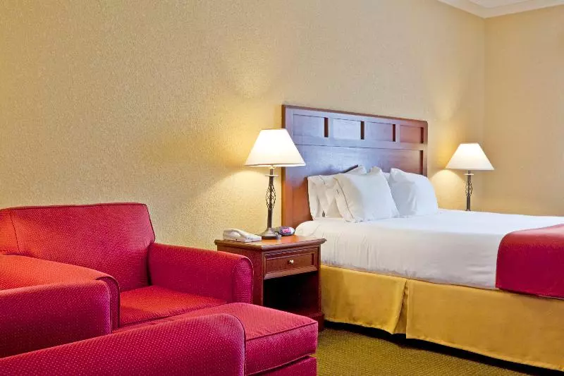 キングサイズベッドのスタンダードルーム, Holiday Inn Express Of Salado Belton, An Ihg