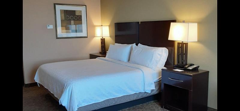 Люкс Кровать Кинг, Holiday Inn Express & Suites Pecos, An Ihg