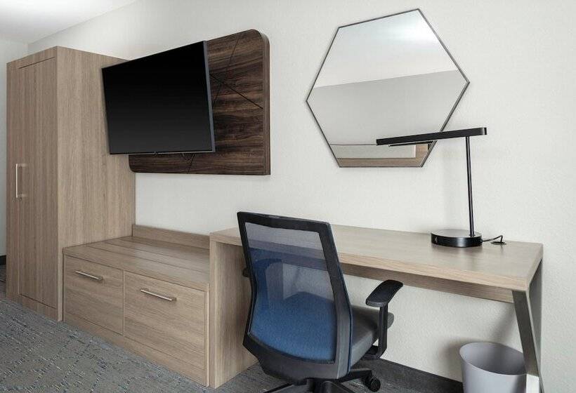 Люкс, Holiday Inn Express & Suites Roanoke Rapids Se By Ihg