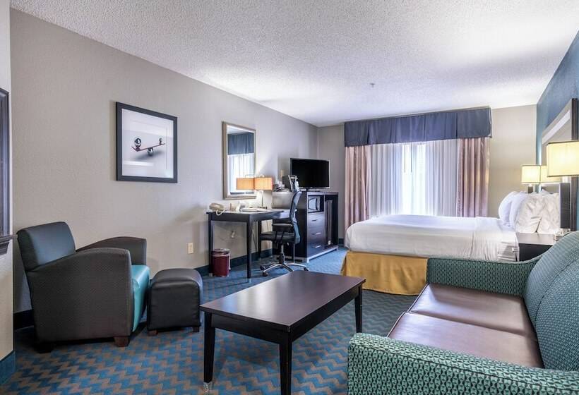 Люкс, Holiday Inn Express & Suites Roanoke Rapids Se By Ihg