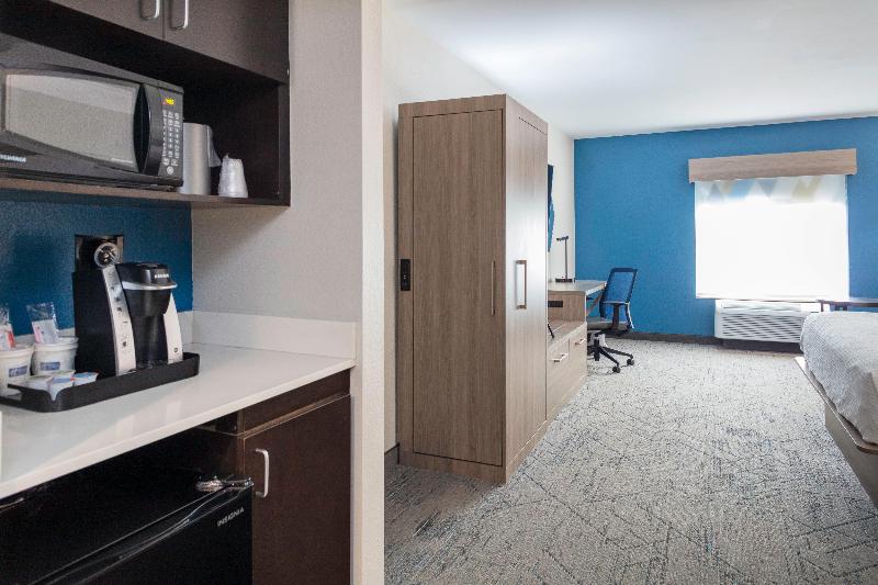스위트 킹사이즈 침대, Holiday Inn Express & Suites Roanoke Rapids Se By Ihg