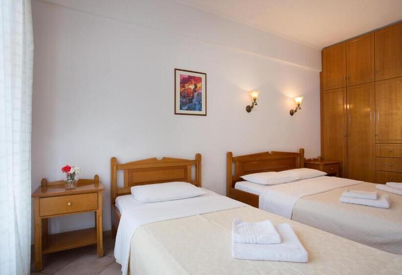 Трехместный Номер Стандарт Боковой Вид на Море, Petrino Guesthouse
