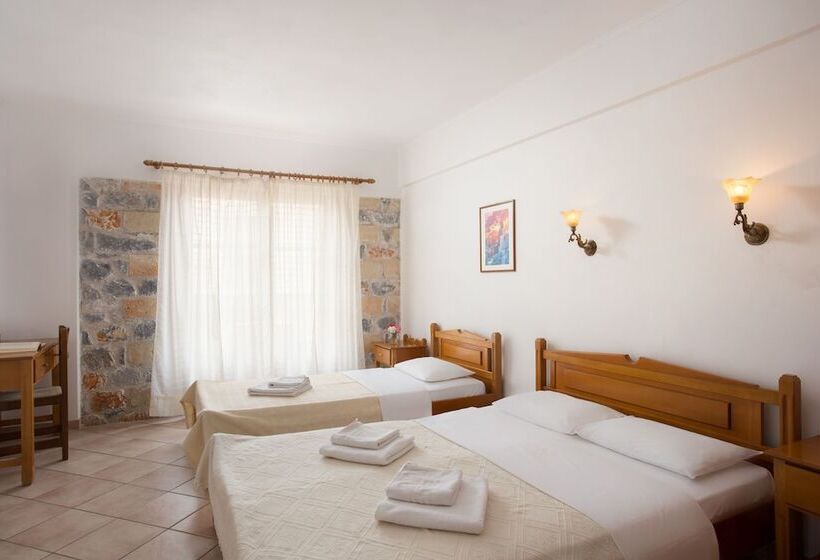 Трехместный Номер Стандарт Боковой Вид на Море, Petrino Guesthouse