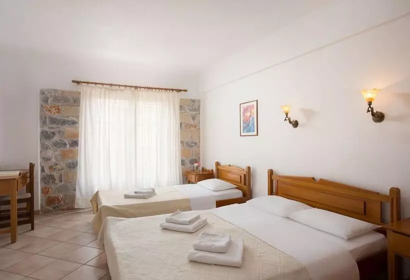 サイドオーシャンビューのトリプルルームスタンダード, Petrino Guesthouse