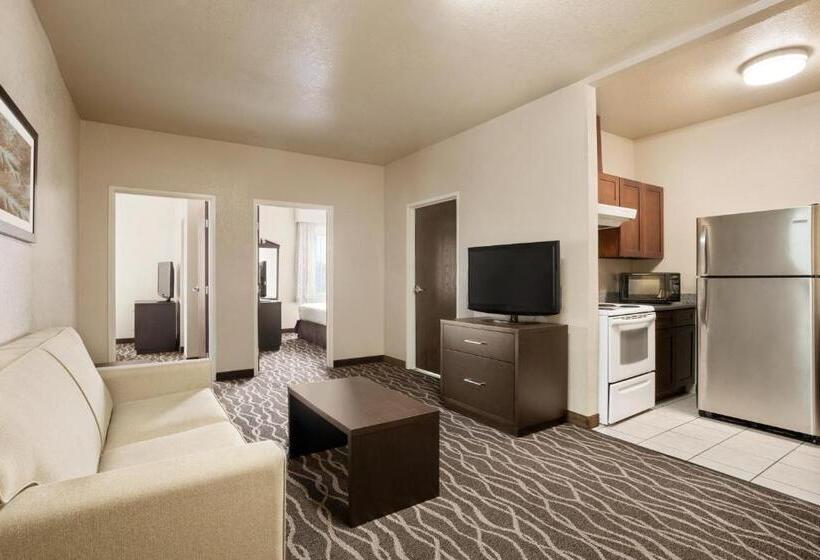 带2个卧室的套房, Baymont By Wyndham Clute Lake Jackson