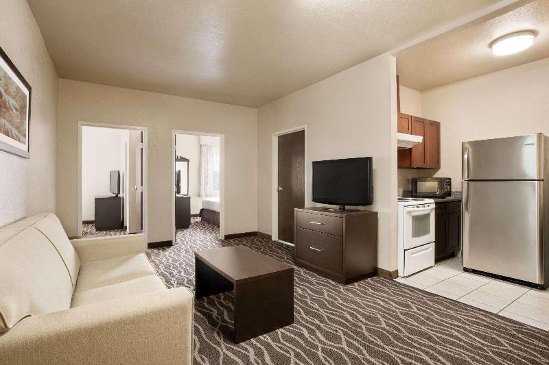 חדר סטנדרט עם מיטת קינג, Baymont By Wyndham Clute Lake Jackson