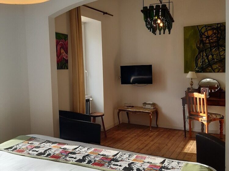 高级大房间, Logis Hotels Domaine Du Châtelard