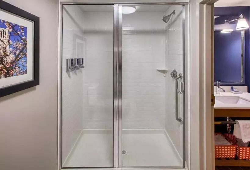 キングサイズベッドのスタンダードルーム, Four Points By Sheraton Raleigh Durham Airport