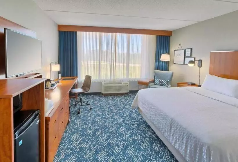 キングサイズベッドのスタンダードルーム, Four Points By Sheraton Raleigh Durham Airport