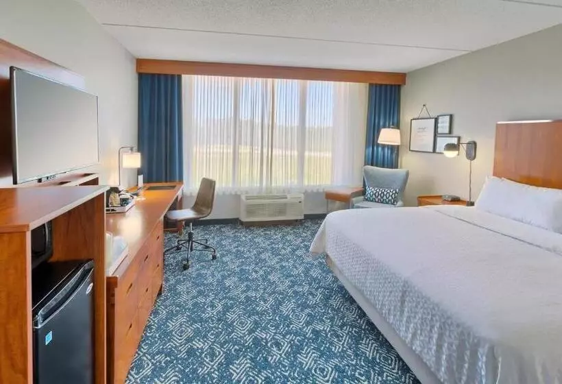 キングサイズベッドのスタンダードルーム, Four Points By Sheraton Raleigh Durham Airport