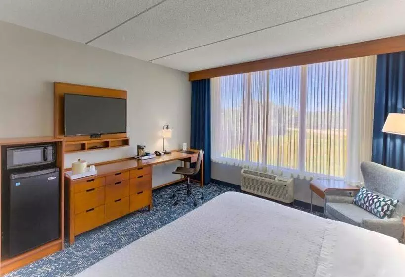 キングサイズベッドのスタンダードルーム, Four Points By Sheraton Raleigh Durham Airport
