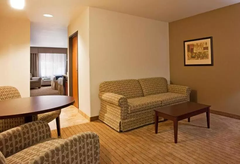 Sviitti, Holiday Inn Express Hotel & Suites Antigo, An Ihg