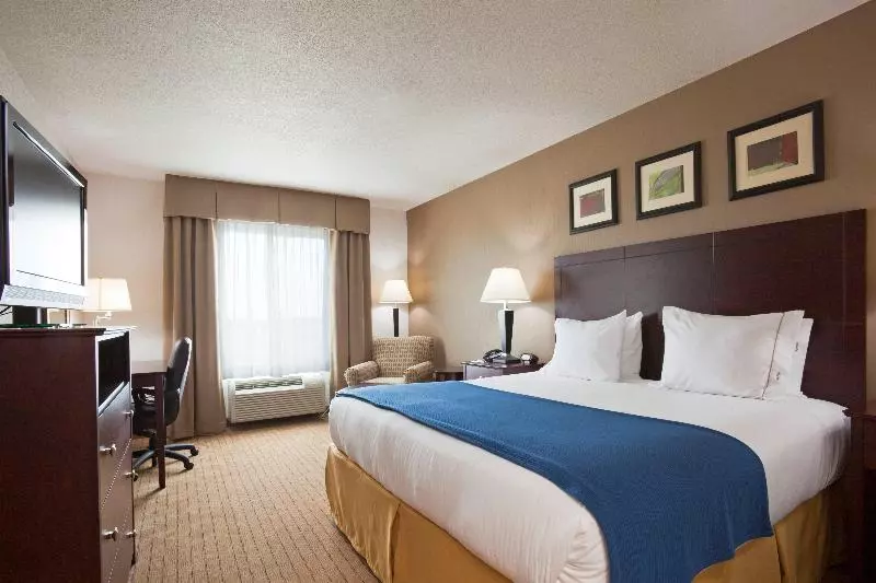 Sviitti Liikuntarajoitteisille, Holiday Inn Express Hotel & Suites Antigo, An Ihg
