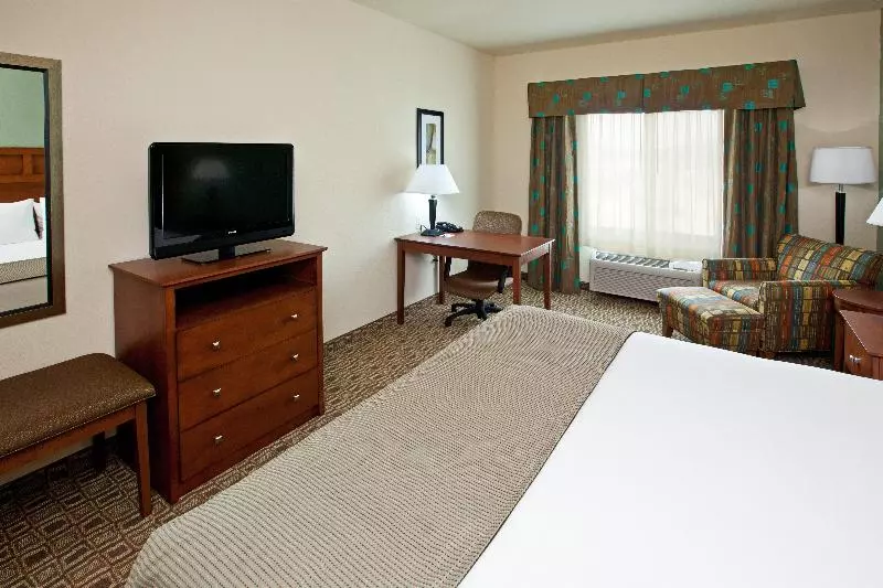 キングサイズベッドのスタンダードルーム, Holiday Inn Express & Suites Ripley, An Ihg
