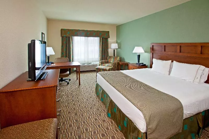 キングサイズベッドのスタンダードルーム, Holiday Inn Express & Suites Ripley, An Ihg