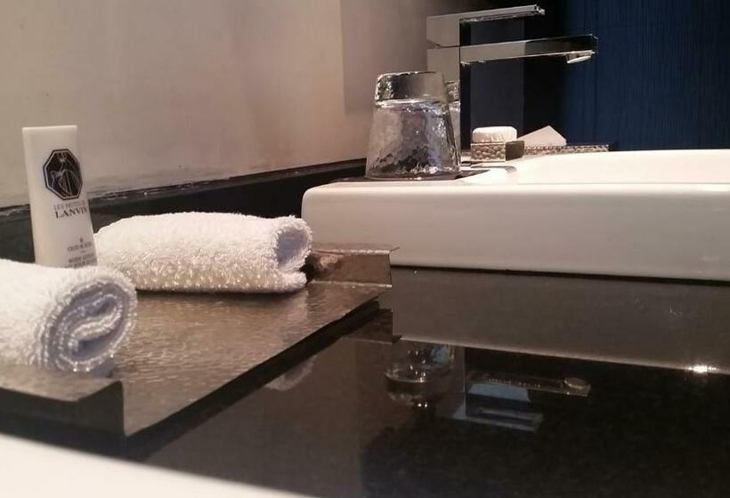 带大床的高级房间, Sofitel Casablanca Tour Blanche