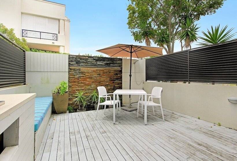 جناح, Waves  Byron Bay