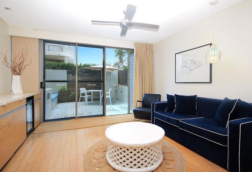 جناح, Waves  Byron Bay