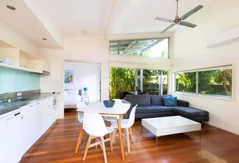 1 Bedroom Apartment, Mobys Beachside Retreat