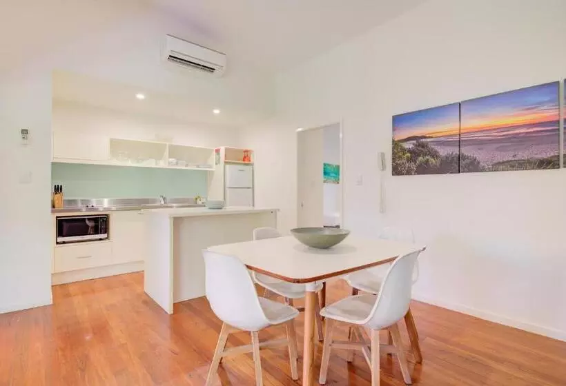 2 Bedroom Apartment, Mobys Beachside Retreat