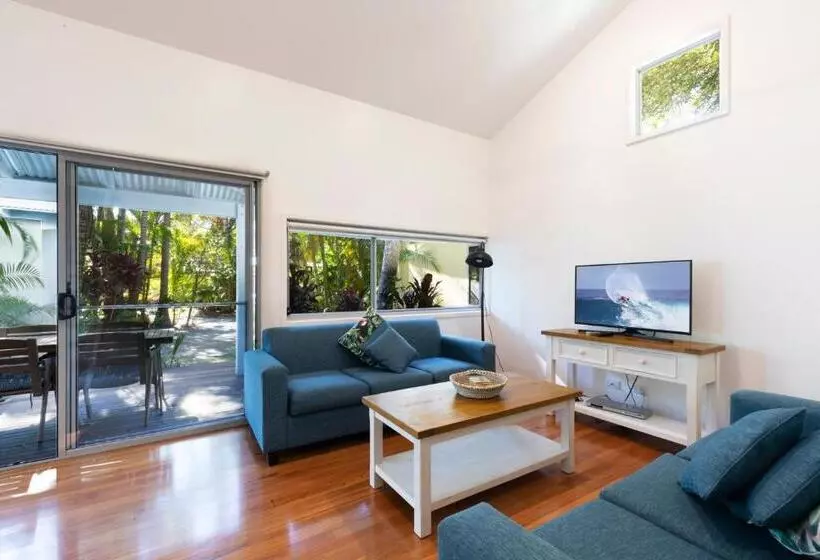 3 Bedroom Apartment, Mobys Beachside Retreat
