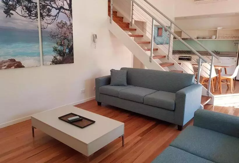 3 Bedroom Apartment, Mobys Beachside Retreat