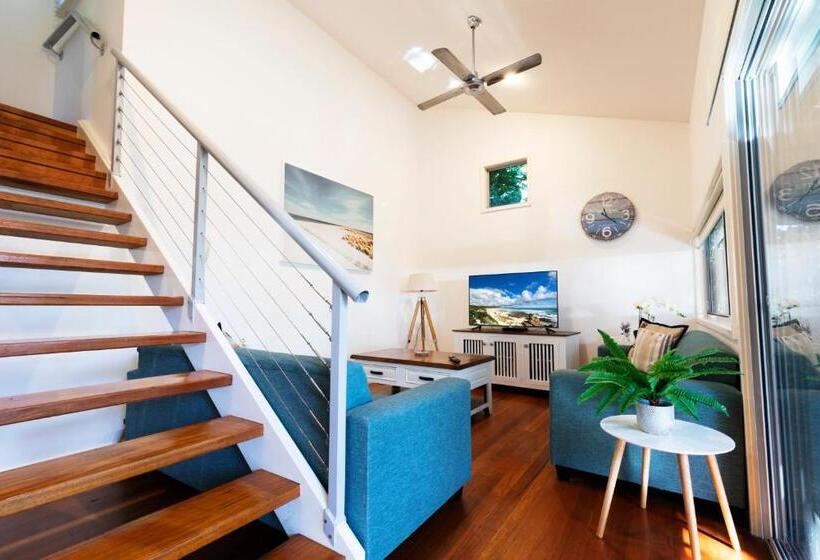 דירת שלושה חדרים, Mobys Beachside Retreat