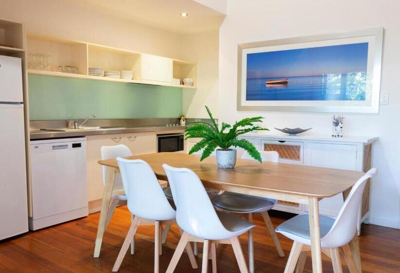 דירת שלושה חדרים, Mobys Beachside Retreat