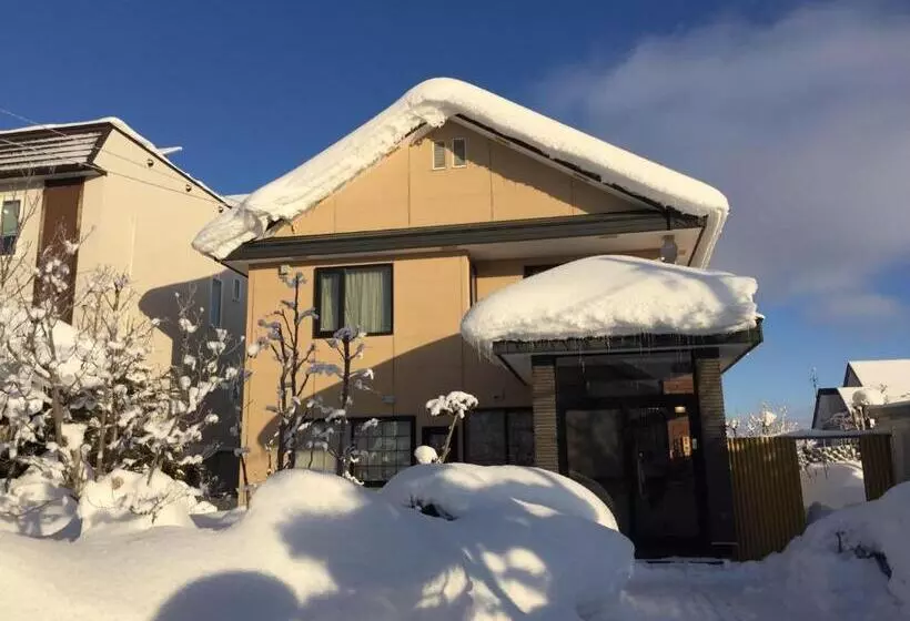 スリーベッドルーム ヴィラ, Tsuru Apartments