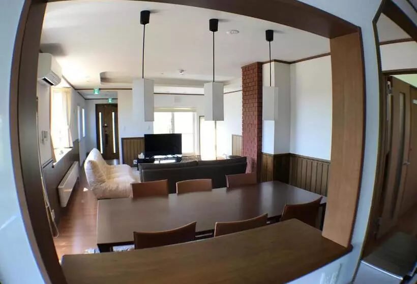 スリーベッドルーム ヴィラ, Tsuru Apartments