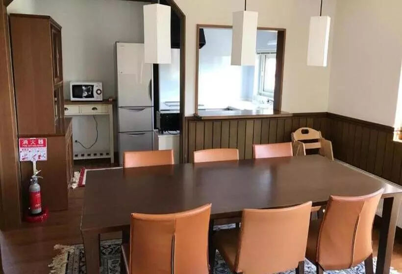 スリーベッドルーム ヴィラ, Tsuru Apartments