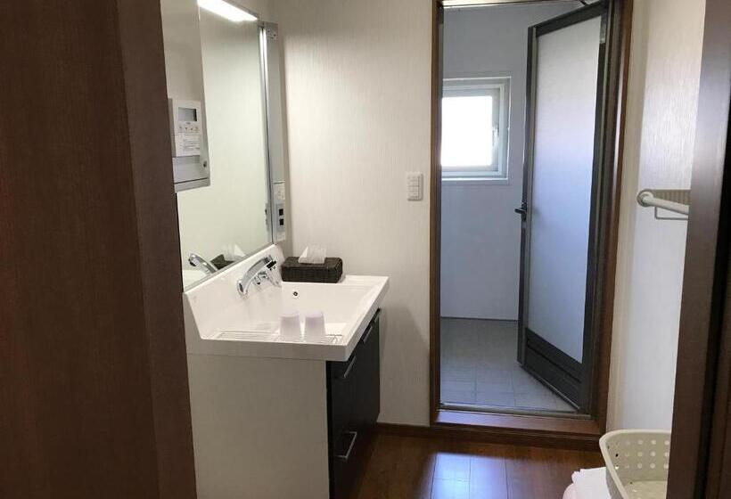Вилла 3 Спальни, Tsuru Apartments