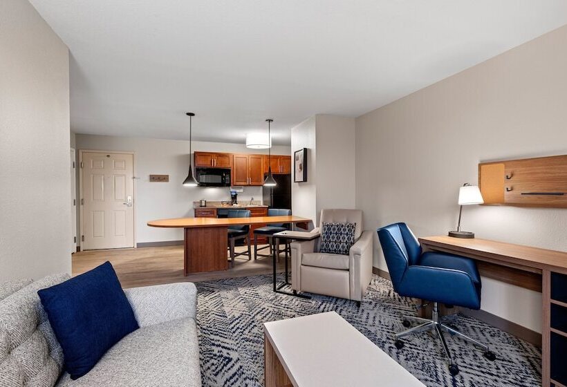 מיטת קינג בסוויטה, Candlewood Suites Cape Girardeau By Ihg