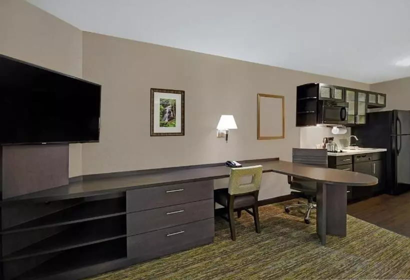 キングサイズベッドのスタンダードルーム, Candlewood Suites Sumter, An Ihg