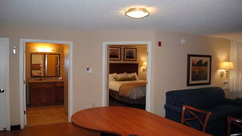 身障者適用スイートルーム, Candlewood Suites Colonial Heights   Fort Lee, An Ihg