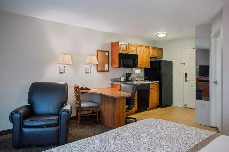 キングサイドベッドのスタンダードワンルーム, Candlewood Suites Perrysburg By Ihg