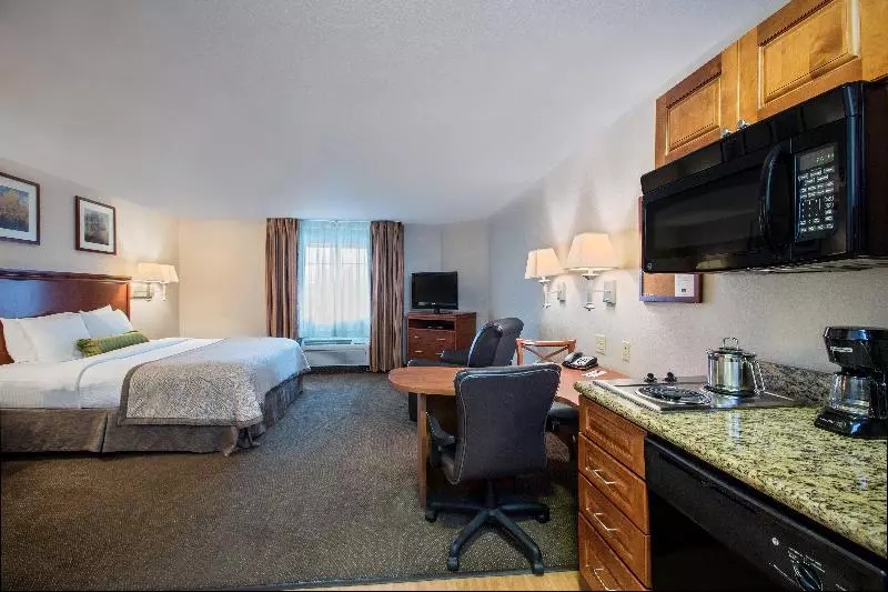 キングサイドベッドのスタンダードワンルーム, Candlewood Suites Perrysburg By Ihg