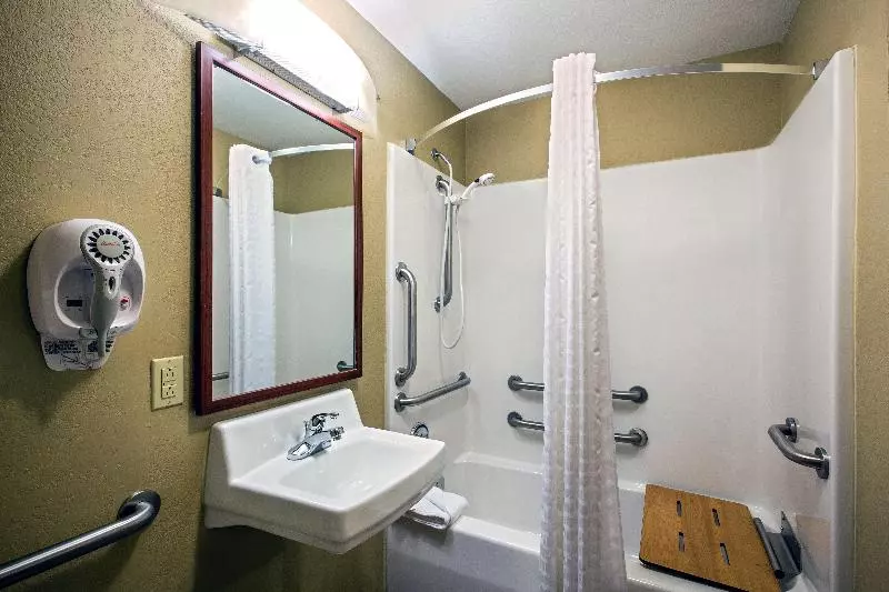 キングサイドベッドのスタンダードワンルーム, Candlewood Suites Perrysburg By Ihg