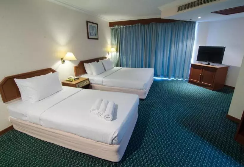 اتاق لوکس سه تخته, Coral Bay Resort