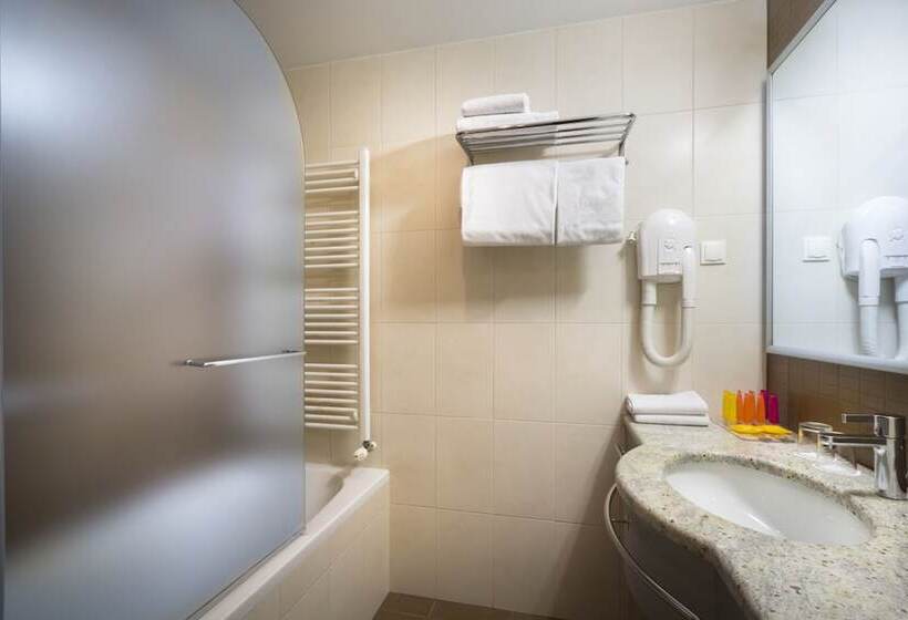 חדר קלאסי לשלושה, Valamar Atrium Residence