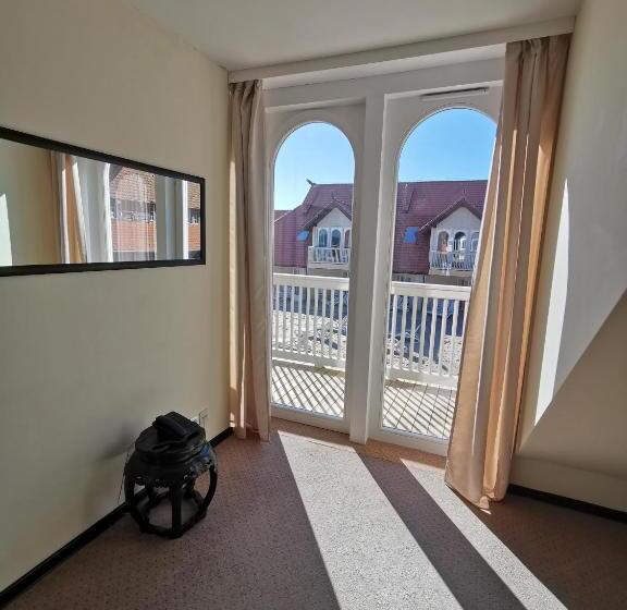 バルコニー付き1ベッドルームアパートメント, Zhong Hua