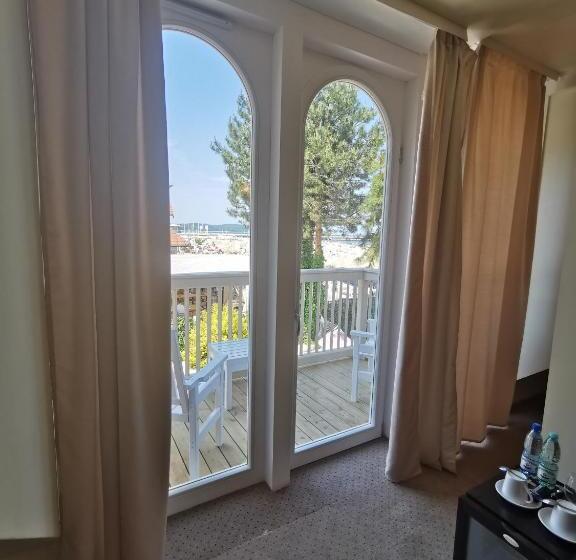 オーシャンビュースタンダードルームバルコニー付き, Zhong Hua