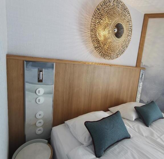 デラックスルーム, Zhong Hua