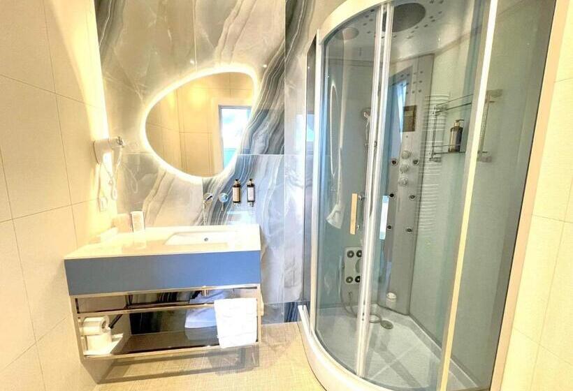 デラックススイート, Zhong Hua